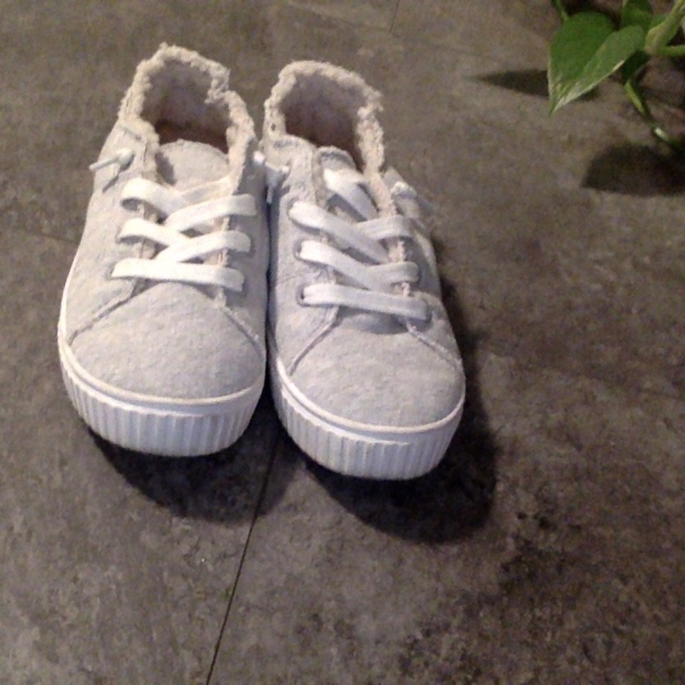 Womens Madden Girl size 6 shoes with Faux Fur Lining